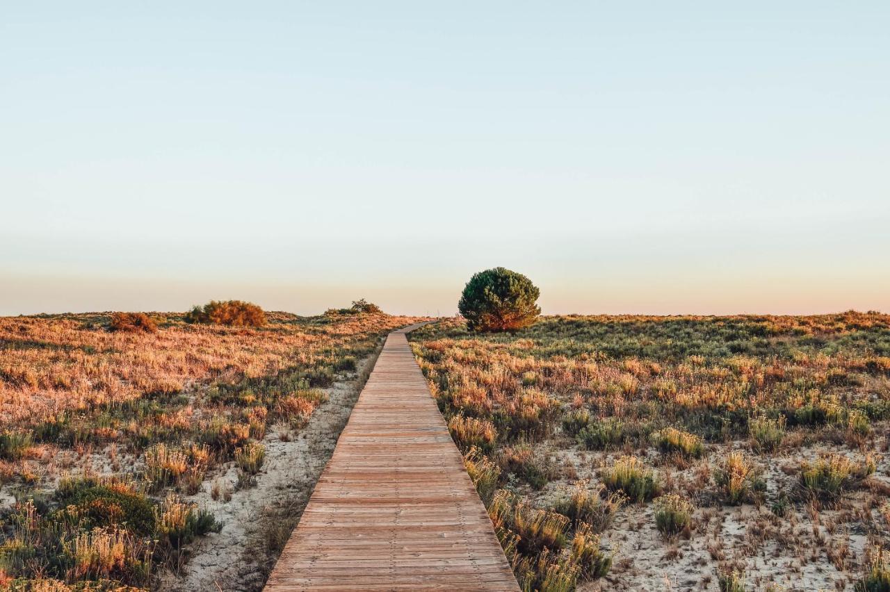 The Editory By The Sea Troia Comporta Hotel מראה חיצוני תמונה The boardwalk at the park