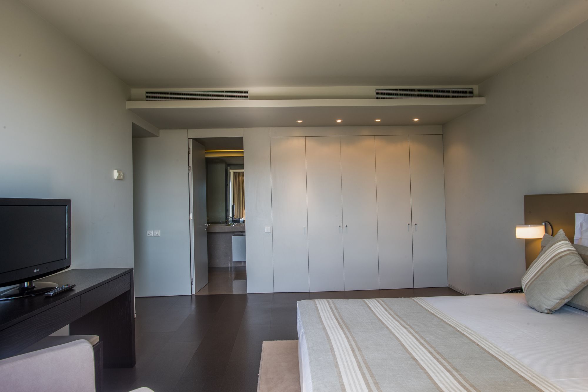 The Editory By The Sea Troia Comporta Hotel מראה חיצוני תמונה A sliding door
